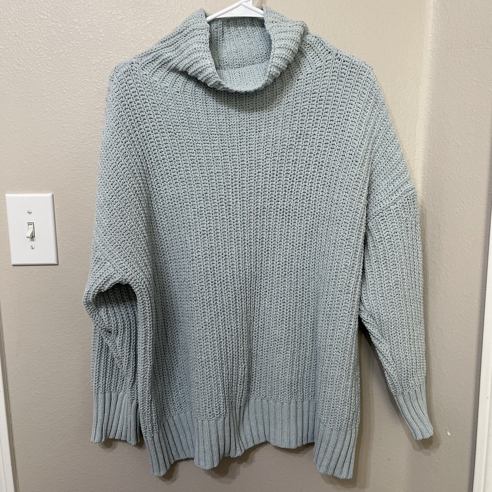 Aerie Women's Chunky Seater Sz Medium Oversized Cropped‎ Lt. Blue Soft